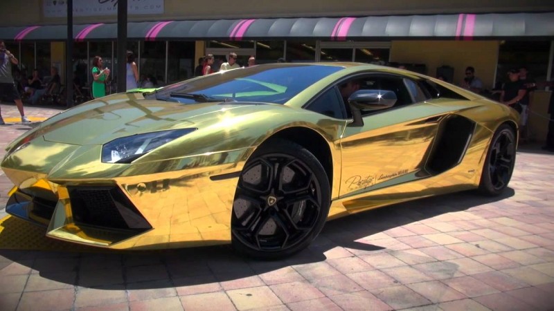 Lamborghini Aventador Roadster mạ vàng