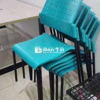 Cần bán bàn làm việc và ghế nhựa cao cấp