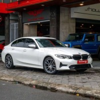 BMW 320 2022 - Xe Mới, Chỉ 18.000 KM, Màu Trắng Sang Trọng!  