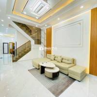 Nhà 110m2 2 lầu sân 4 phòng ngủ cách Phú Mỹ Hưng Quận 7 chỉ 5 phút - 529 tỷ