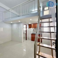 Phòng trọ sạch đẹp, thiết kế hiện đại, diện tích 30m2, full nội thất cơ bản, ngay kẻ Lù Hang Pích, gần Khu phố Chợ Đầm Sen, cực kỳ tiện lợi di chuyển. Phòng được trang bị đầy đủ: tủ lạnh, máy giặt, điều hòa, wifi tốc độ cao, không gian thoáng mát, yên tĩnh, an ninh tuyệt đối. Giá thuê hợp lý, chỉ từ 5 triệu đồng/tháng (có thể thảo luận thêm). Phòng mới bàn giao, chủ nhà thân thiện, hỗ trợ thêm nội những nội thất theo nhu cầu khách. Liên hệ ngay hôm nay để được xem phòng và nhận ưu đãi hấp dẫn. Địa chỉ: Phố Vườn Lài, phường Phú Thừ Hiện, quận Hòa Chung, TP.HCM - cách AEKVPS Thành Phú Đấy Anside Park, Đại học Vân Nhật đều chỉ 5 phút di chuyển. Đây là cơ hội tốt cho sinh viên, công nhân, nhân viên văn phòng làm việc tại các địa điểm như địa chỉ đáng tin cậy, khu phố sầm uất để an cư lạc nghiệp. Đừng bỏ lỡ, hãy inbox ngay để được tư vấn cụ thể hơn!