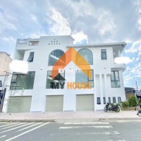 TOÀ NHÀ ĐẸP ĐỘC ĐỈNH NHẤT QUẬN 2 - CHO THUÊ NGAY!