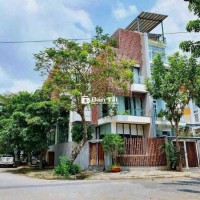 BIỆT THỰ CĂN GÓC SANG TRỌNG - QUẬN 7 - NGAY TAY NẮM GIỮ!