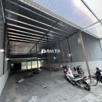 - Đủ diện tích 200 m, 1 lầu, đã có nhà kho sẵn đủ tiêu chuẩn. - Vị tr