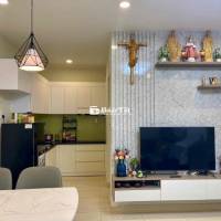 bán gấp căn 2pn 2pn gồm đầy đủ nội thất, ban công hướng view ngoại khu