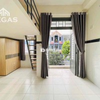 Duplex có bancol cửa sổ lớn ngay Tên Lửa