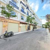BÁN DÃY NHÀ SÁT VẠN PHÚC CITY ĐƯỜNG 10 mét