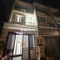 nhà 3 lầu ngay chợ Đầu Mối Thủ Đức hẻm oto khu dân trí cao
