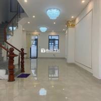 Cho thuê nhà mặt tiền gần Đỗ Xuân Hợp, cầu Năm Lý 5x20m 3L4PN