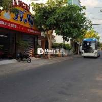 Cần cho thuê mặt bằng nhà nguyên căn mặt tiền 9m x 35m chợ Bến Tre 