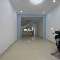MT Lạc Long Quân mới đẹp khu trường học ngân hàng đông đúc