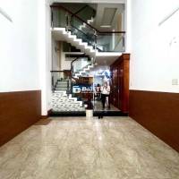 Cho Thuê nhà Khu đồng bộ có nội thất Xe hơi ngủ tring Nhà