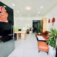 NHÀ ĐẸP 2 TẦNG - DT 5M x 16M NỞ HẬU 9M - XE HƠI NGỦ TRONG NHÀ - 1 CĂN