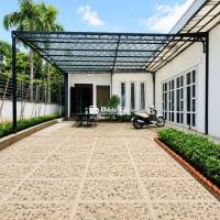 CHỦ ĐI ĐỊNH CƯ, BÁN GẤP BT SÂN VƯỜN 556M2 FULL THỔ, MT NHỊ BÌNH 7.