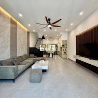 Cần bán căn nhà 3 tầng siêu đẹp đường 7m5,  Nam Hoà Xuân, Ngũ Hành Sơn