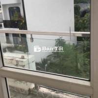 Phòng cho thuê có ban công trước và sân thượng sau