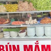[KO CẦN KN] PHỤ BÁN BÚN MẮM CÁI RĂNG CẦN THƠ