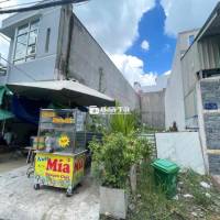 ĐẤT MT TX38 ngay ngã tư , trước mặt là bãi sạc VIN, kinh doanh cafe ok