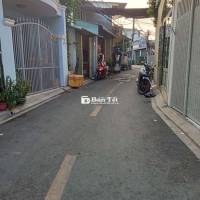 nhà HT 17 xe tải đậu ngay cửa nhà