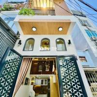 Bán nhà ngay CV Tầm Vu, 20m2 2 tầng full nội thất gần các trường ĐH