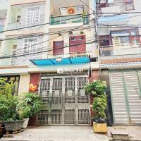 Nhà đẹp và sang, nội thất gỗ cao cấp. Khu an ninh, dân trí cao. Không