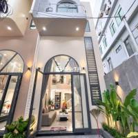 CẶP NHÀ XÂY MỚI KIỆT 3M TRÂN CAO VÂN GẦN BIỂN - FULL NỘI THẤT