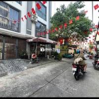 chủ gấp bán nhà dt đẹp,vị trí sát trường ĐH 