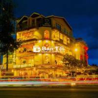 Cho thuê nhà góc 2MT Nguyễn Thị Thập, Quận 7. DT: 12x20m. Trệt 5 lầu