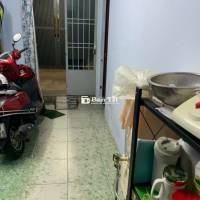 Nhà 3 tầng , hàng xóm với Nữ Hoàng CHDV, trung tâm Q3, sau lưng trường