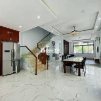 Cho thuê biệt thự 7x18m 3L4PN gần Đỗ Xuân Hợp, Cầu Năm Lý