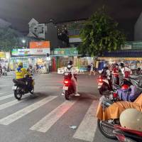 CHO THUÊ MB MT đường Tân Hương bán buổi tối Vị trí ngay ngã ba rất xầm