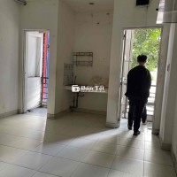 lầu 1 có 2 phòng 1 wc  có ban công  ở gđ 4 đến 5 người