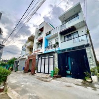 NHÀ 3 TẦNG ĐỐI DIỆN TRƯỜNG TIỂU HỌC PHÚ HỮU 4 PN XE HƠI NGỦ TRONG NHÀ