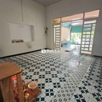 NHÀ MẶT TIỀN XE TẢI LỚN, MỚI SƠN SỬA, SẴN 4PN