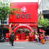 Cho thuê nhà mặt tiền đường Lê Thánh Tôn, phường Bến Thành, Quận 1.