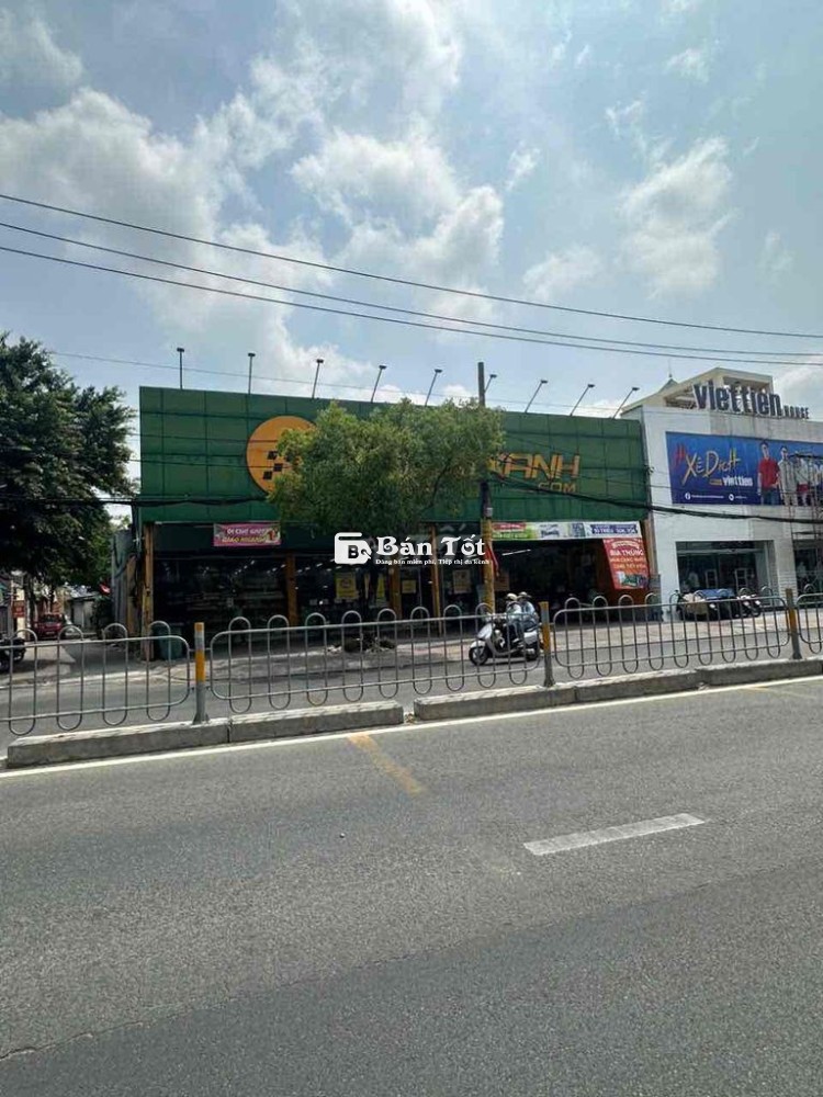 Cho thuê nhà góc 2 mặt tiền đường Lạc Long Quân , 20 x 25m Vị trí đẹp