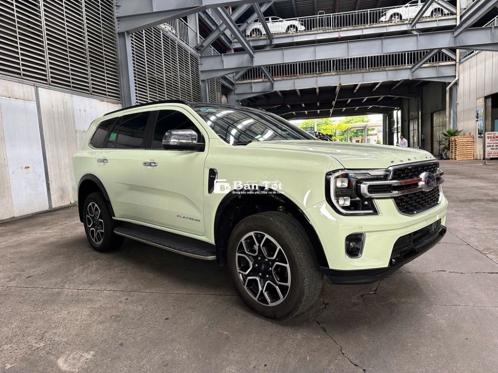 Ford Everest Titanium 4x2 2022 Xanh nhạt