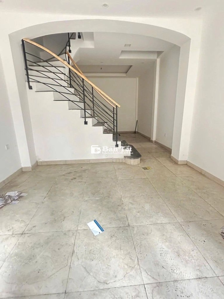 Cho thuê nhà ngõ 180 Hoàng Quốc Việt – 50m² x 5 tầng đủ ĐH, ngõ ôtô