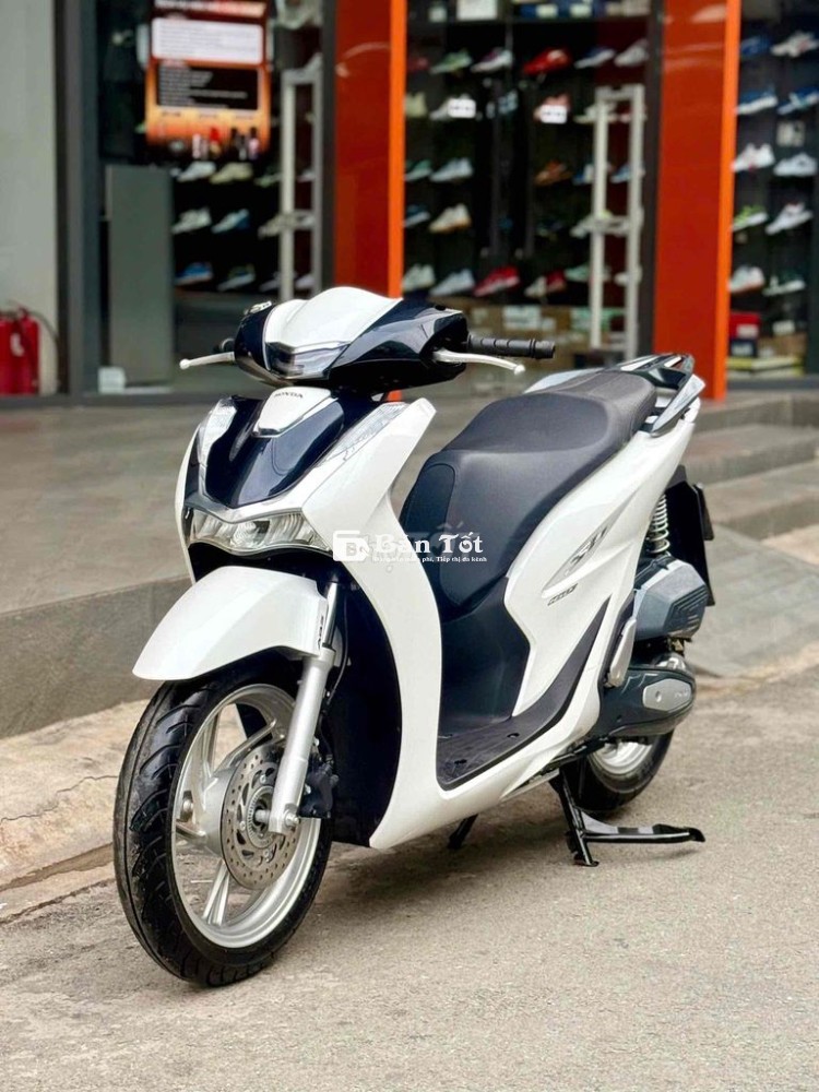 SH 160i ABS 2024 Trắng đen 7000km ngay chủ