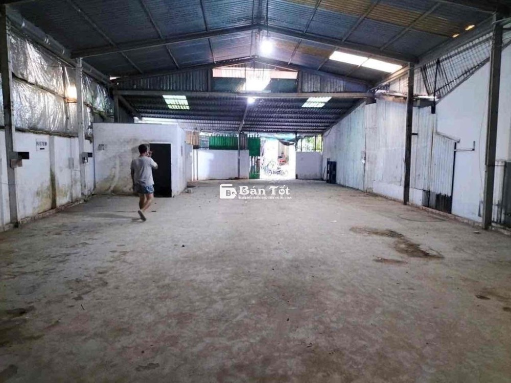 Cho thuê xưởng/kho 300m2 giá 16 triệu, long trường Q9