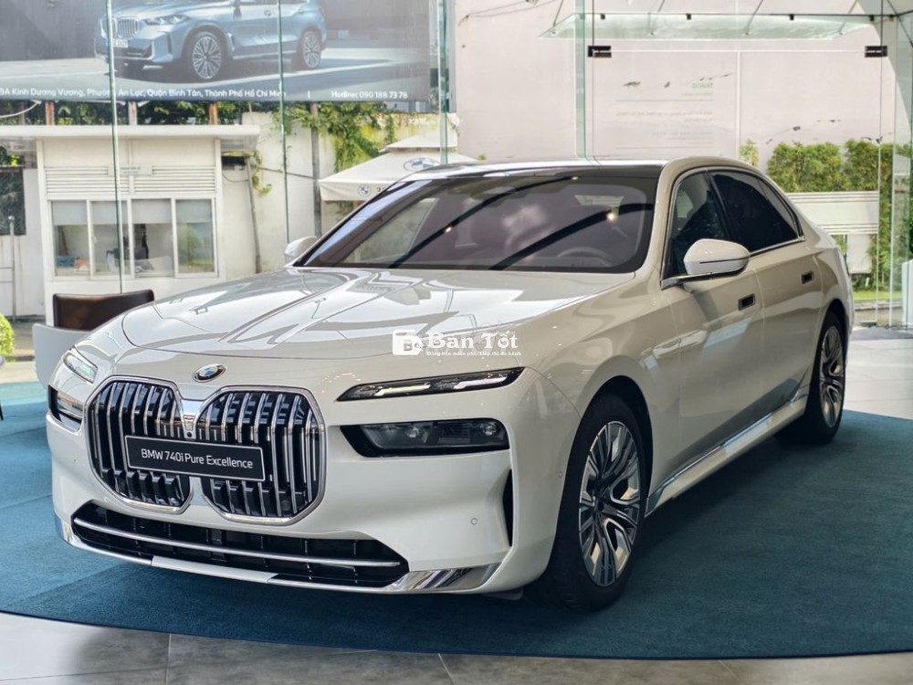 BMW 740i Pure Excellence Trắng 5 chỗ
