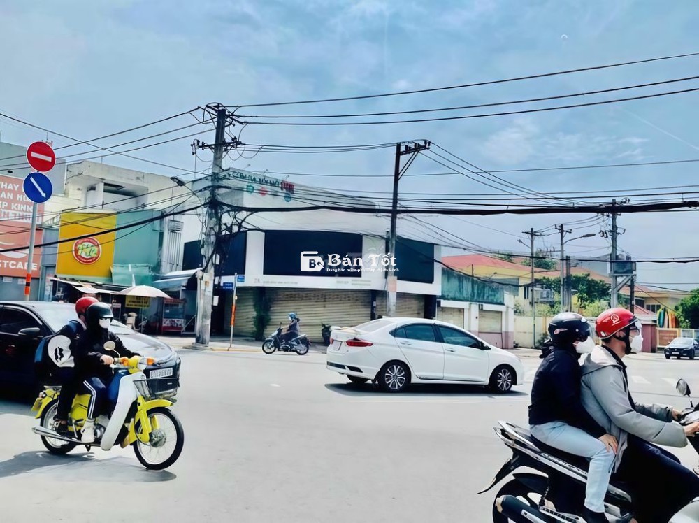 Cho thuê góc 3MT số 376 Võ Văn Ngân, Thủ Đức, DT: 9.7x20m,1 trệt 1 lầu