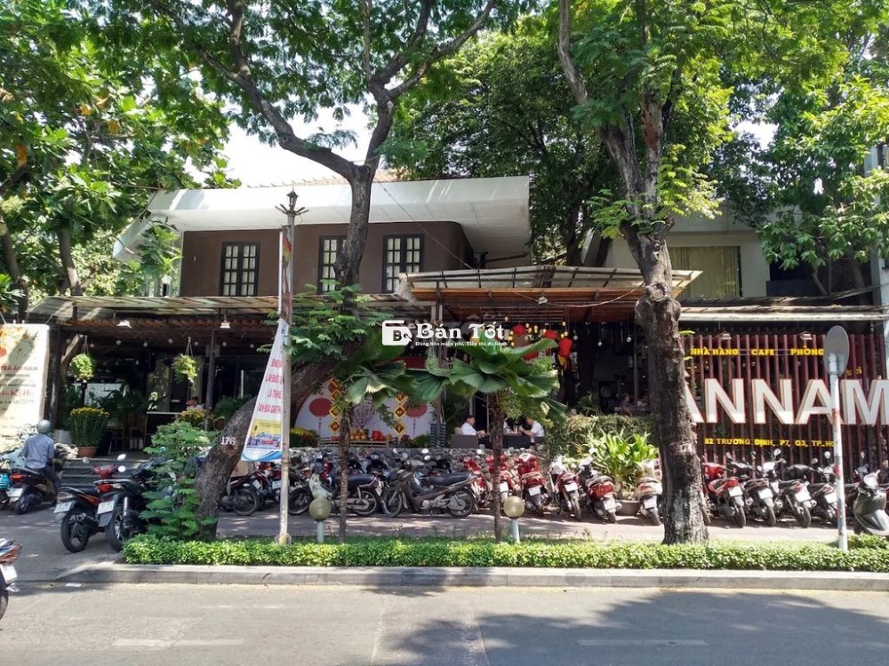Cho thuê nhà mặt tiền Đường Trương Định, Phường 6, Quận 3. DT: 30x20m