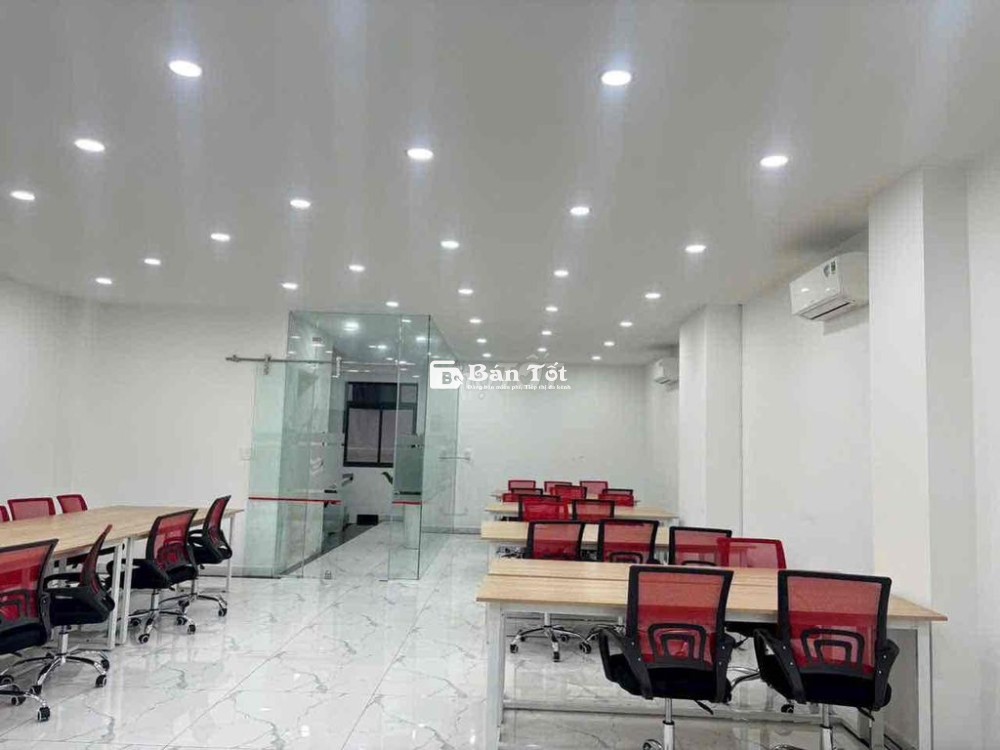Cho thuê văn phòng KĐT Vạn Phúc 100m2 full nội thất, 15 triệu/tháng