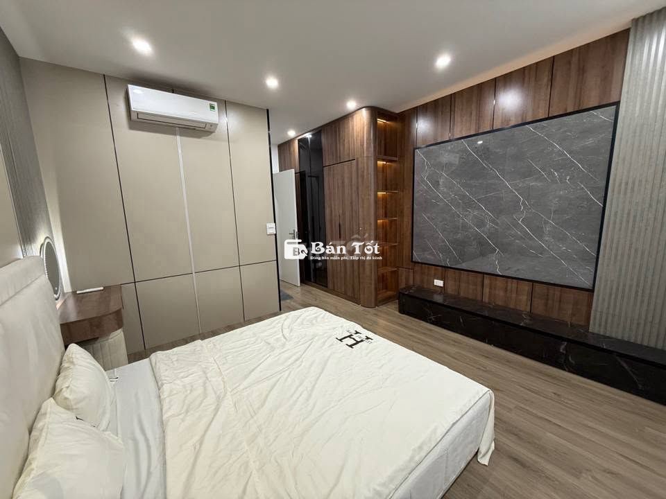 Bán nhà 5 tầng Hoàng Quốc Việt, Cầu Giấy, Nhà mới Ở ngay nhỉnh 6 tỷ