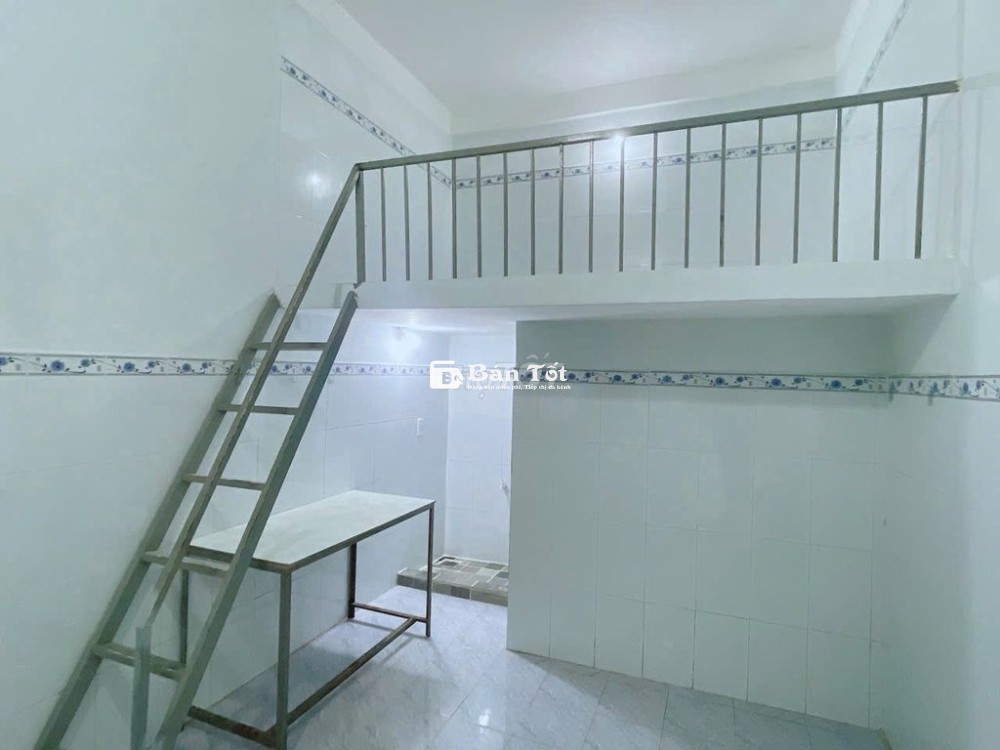 Ngay Nguyễn Duy Trinh, gác cao - Giờ tự do, bảo vệ 24/24
