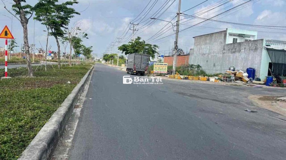 Mặt tiền đường chính KCN Idico Hựu Thạnh 5x20 - giá 2tỷ6 tl