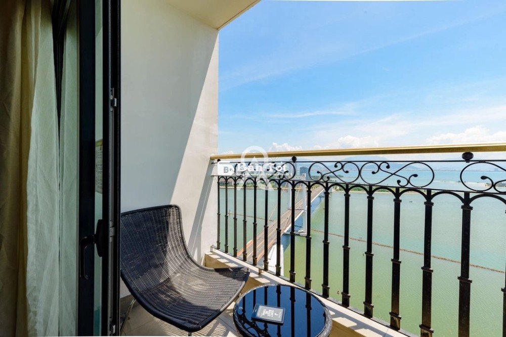 cho thuê căn hộ Golden Bay, 1 phòng ngủ, hồ bơi vô cực, view biển