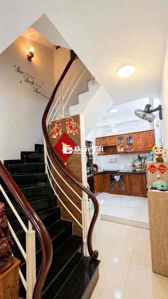 Bán nhà 18X/XX NGUYỄN THị MINH KHAI , Q1