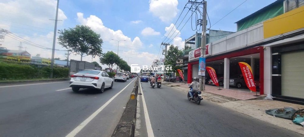 Bán gấp nhà lửng + lầu DT 4,5x15 mặt tiền QL22 gần ngã 4 Trung Chánh